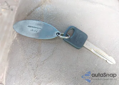 1998 Ford F-150 Lariat/Standard/Xl/Xlt из США, поврежденный, VIN 1FTRX18L9WNB63104